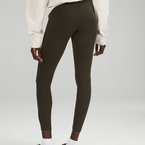 FULL LENGTH OLIVE GREEN LULULEMON LEGGINGS WITH LEG DETAIL AND POCKETS